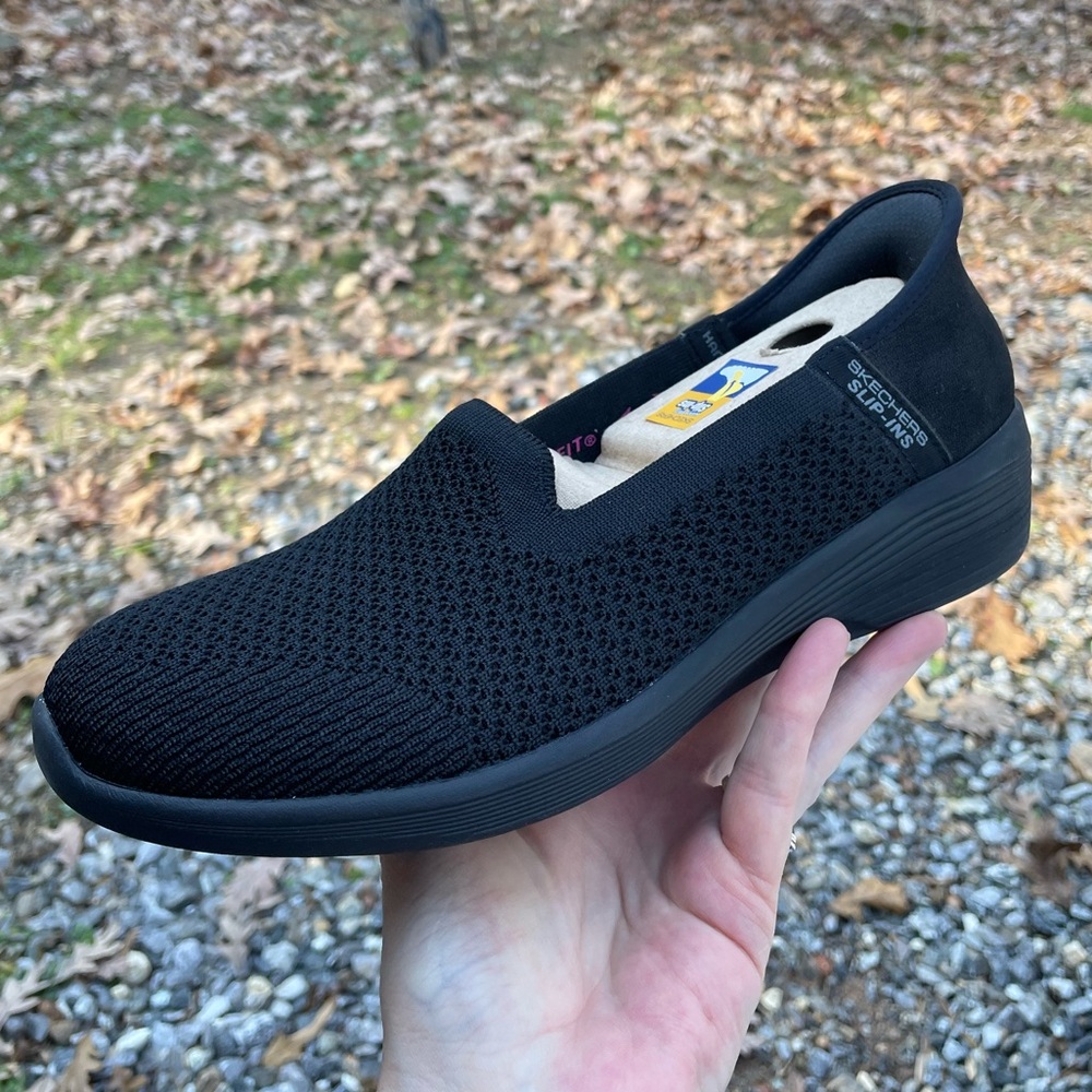 NIB Skechers Hands Free Arya Black Slip Ins Sneaker Shoes Size 8.5